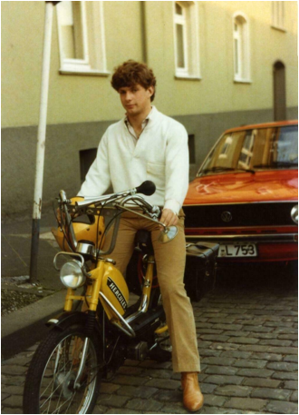 Beschreibung: Macintosh HD:Users:golfbear:Desktop:Graf-Online:Material:Bike_Pics:Mofa+Polo.JPG